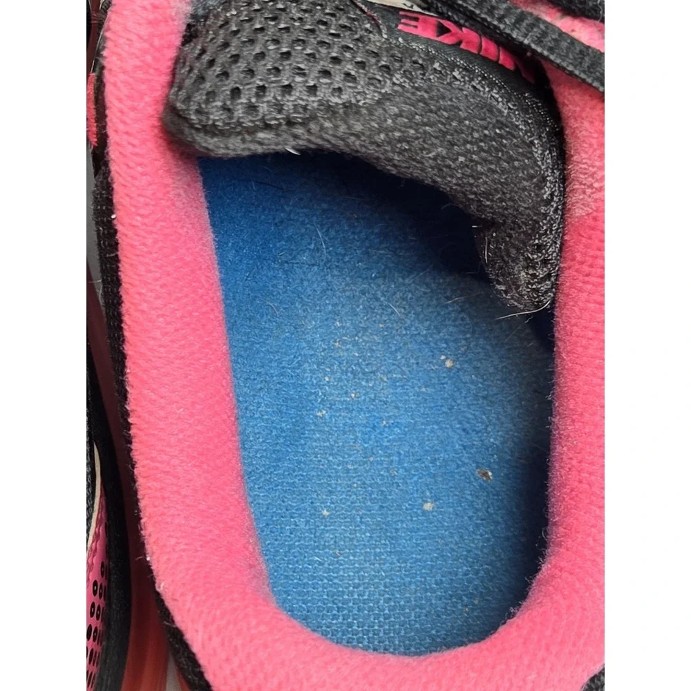 Nike‎ Airmax Womens Size 7 Black with Pink Trim Athletic Shoes
